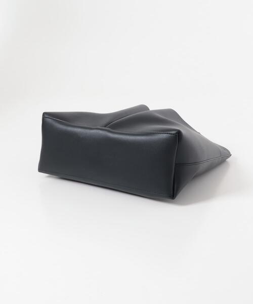 KBF（ケイビーエフ）の「アウトポケットイージーBAG（ショルダーバッグ・レディース・ブラック/キャメル・ONE）」の6枚目の写真