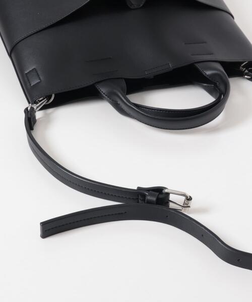 KBF（ケイビーエフ）の「アウトポケットイージーBAG（ショルダーバッグ・レディース・ブラック/キャメル・ONE）」の4枚目の写真