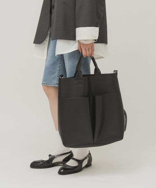 KBF(ケイビーエフ)の「アウトポケットイージーBAG(ショルダーバッグ・レディース・ブラック/キャメル・ONE)」の1枚目の写真