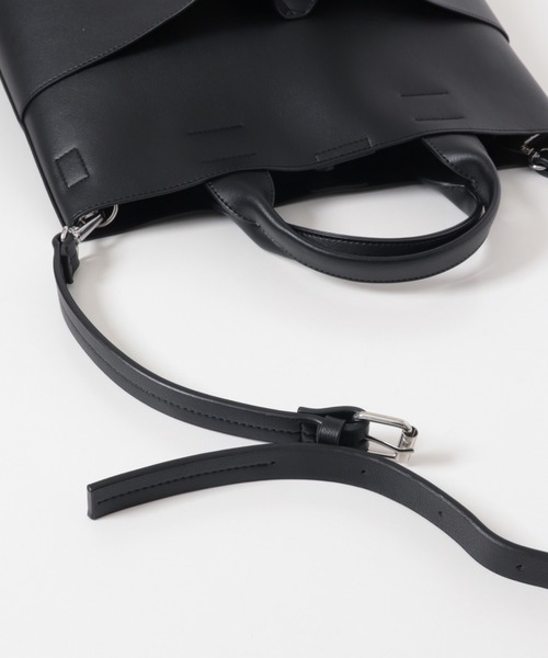 KBF(ケイビーエフ)の「アウトポケットイージーBAG(ショルダーバッグ・レディース・ブラック/キャメル・ONE)」の13枚目の写真