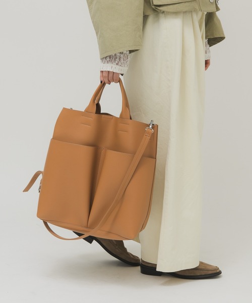 KBF(ケイビーエフ)の「アウトポケットイージーBAG(ショルダーバッグ・レディース・ブラック/キャメル・ONE)」の7枚目の写真