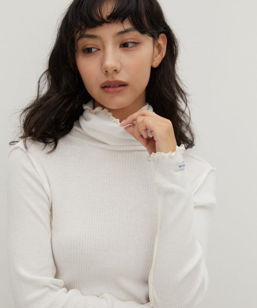 RAVEROUS(レイバーロス)の「コントラストインターロックタートルネックTシャツホワイト(Tシャツ/カットソー・レディース・その他・1)」の3枚目の写真