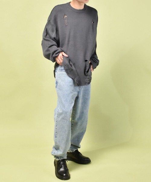 NOIZY(ノイジー)の「ダメージバルキークルーニット(ニット/セーター・メンズ・チャコールグレー/ブラウン・LARGE/MEDIUM)」の4枚目の写真