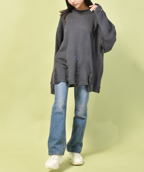 NOIZY(ノイジー)の「ダメージバルキークルーニット(ニット/セーター・メンズ・チャコールグレー/ブラウン・LARGE/MEDIUM)」の6枚目の写真