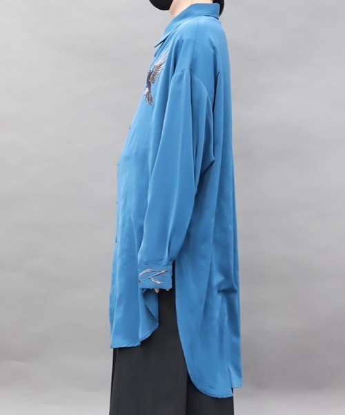 REZEN(リゼン)の「鴉刺繍ロングシャツ(シャツ/ブラウス・メンズ・ブルーパープル/ブラック/ローズ・MEDIUM/LARGE)」の5枚目の写真