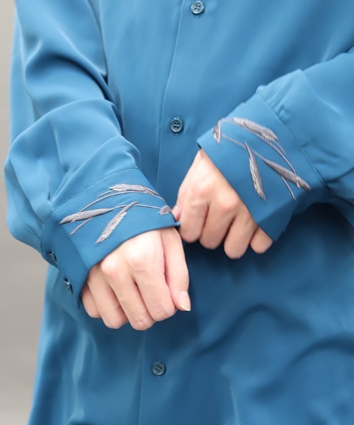 REZEN(リゼン)の「鴉刺繍ロングシャツ(シャツ/ブラウス・メンズ・ブルーパープル/ブラック/ローズ・MEDIUM/LARGE)」の7枚目の写真