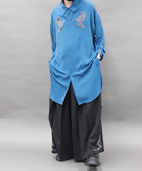 REZEN(リゼン)の「鴉刺繍ロングシャツ(シャツ/ブラウス・メンズ・ブルーパープル/ブラック/ローズ・MEDIUM/LARGE)」の9枚目の写真