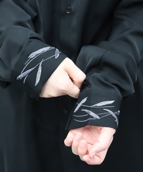 REZEN(リゼン)の「鴉刺繍ロングシャツ(シャツ/ブラウス・メンズ・ブルーパープル/ブラック/ローズ・MEDIUM/LARGE)」の14枚目の写真