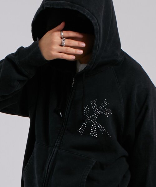 WHO'S WHO gallery（フーズフーギャラリー）の「KOOKY'N KYケミカルラインストーンジップパーカー（パーカー・レディース・ブラック/サックスブルー/ネイビー・SMALL/MEDIUM）」の5枚目の写真