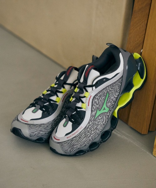 MIZUNO(ミズノ )の「WAVE PROPHECY 13.2 D1GA261301(スニーカー・メンズ・グレー・27.0cm/26.5cm/28.0cm/27.5cm/25.0cm/26.0cm/28.5cm/30.0cm)」の1枚目の写真