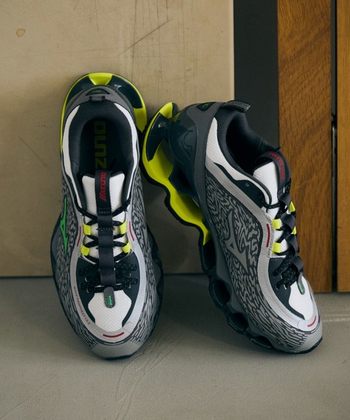 MIZUNO(ミズノ )の「WAVE PROPHECY 13.2 D1GA261301(スニーカー・メンズ・グレー・27.0cm/26.5cm/28.0cm/27.5cm/25.0cm/26.0cm/28.5cm/30.0cm)」の3枚目の写真