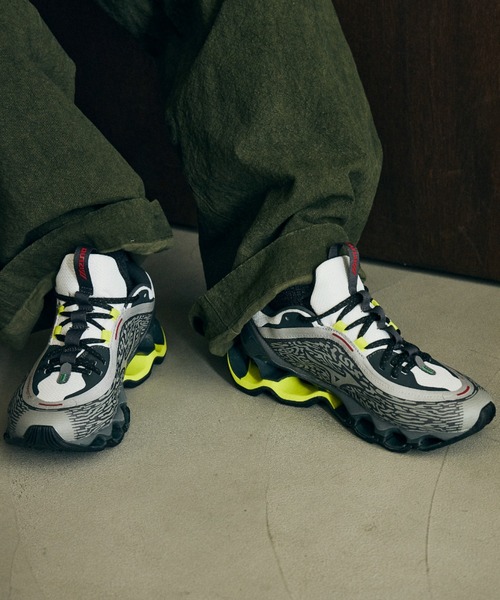 MIZUNO(ミズノ )の「WAVE PROPHECY 13.2 D1GA261301(スニーカー・メンズ・グレー・27.0cm/26.5cm/28.0cm/27.5cm/25.0cm/26.0cm/28.5cm/30.0cm)」の6枚目の写真