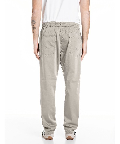REPLAY(リプレイ)の「リラックステーパードLANNY タッチブルデニム(デニムパンツ・メンズ・カーキ・W29xL30/W30xL30/W31xL30/W32xL30/W33xL30/W34xL30/W28xL30)」の3枚目の写真