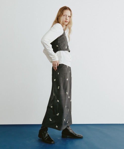 Aunt Marie's（アントマリーズ）の「フラワー刺繍ナロースカート（スカート・レディース・ブラック/グレー・MT/FREE）」の5枚目の写真