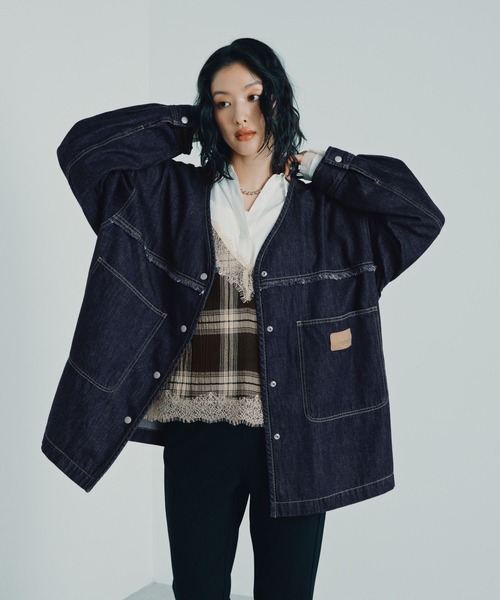LEPSIM(レプシィム)の「ノーカラーデニムシャツ 629900(シャツ/ブラウス・レディース・ブルー/ライトブルー/ネイビー/ブラック/インディゴブルー・FREE)」の3枚目の写真