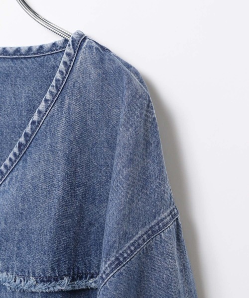 LEPSIM（レプシィム）の「ノーカラーデニムシャツ　629900（シャツ/ブラウス・レディース・ブルー/ライトブルー・FREE）」の11枚目の写真