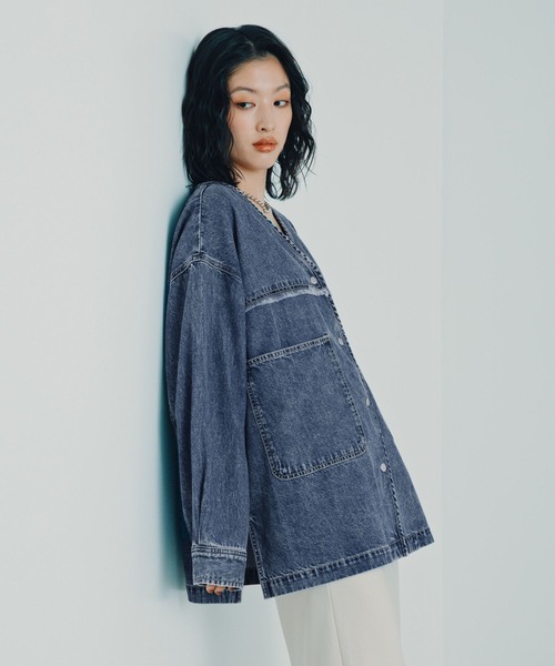 LEPSIM(レプシィム)の「ノーカラーデニムシャツ 629900(シャツ/ブラウス・レディース・ブルー/ライトブルー/ネイビー/ブラック/インディゴブルー・FREE)」の12枚目の写真