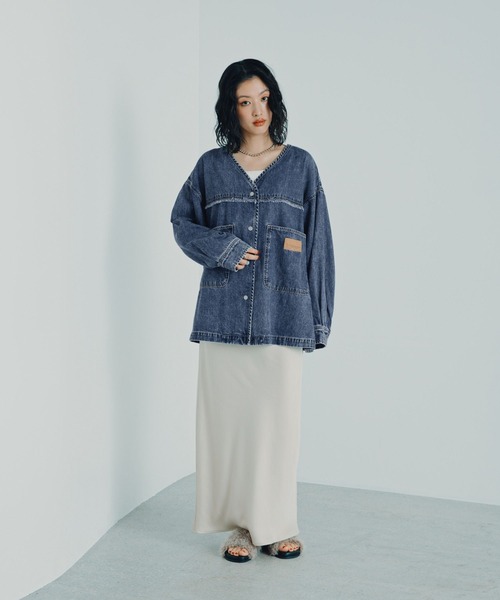 LEPSIM(レプシィム)の「ノーカラーデニムシャツ 629900(シャツ/ブラウス・レディース・ブルー/ライトブルー/ネイビー/ブラック/インディゴブルー・FREE)」の15枚目の写真