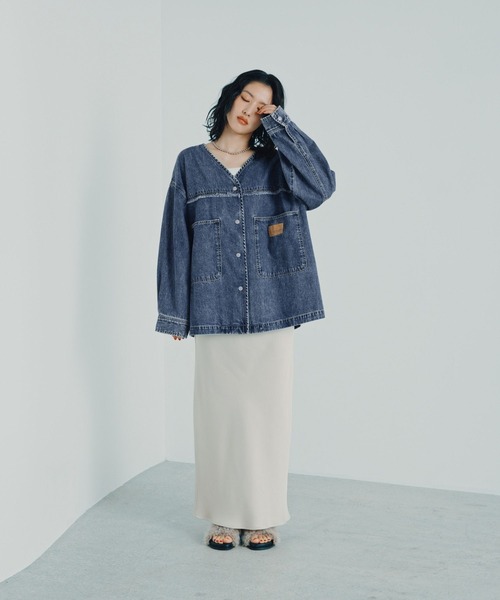 LEPSIM(レプシィム)の「ノーカラーデニムシャツ 629900(シャツ/ブラウス・レディース・ブルー/ライトブルー/ネイビー/ブラック/インディゴブルー・FREE)」の17枚目の写真