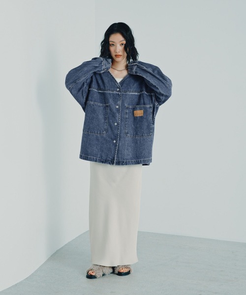 LEPSIM(レプシィム)の「ノーカラーデニムシャツ 629900(シャツ/ブラウス・レディース・ブルー/ライトブルー/ネイビー/ブラック/インディゴブルー・FREE)」の6枚目の写真