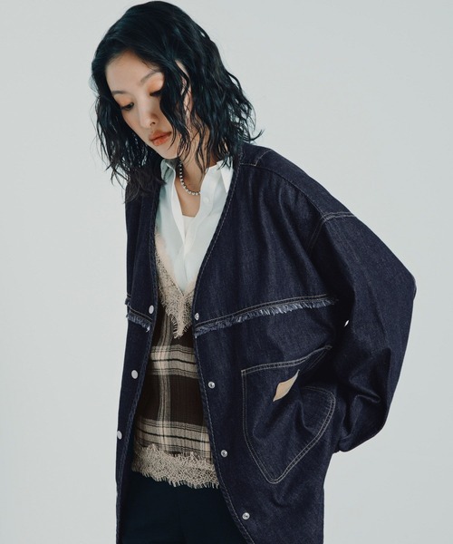 LEPSIM(レプシィム)の「ノーカラーデニムシャツ 629900(シャツ/ブラウス・レディース・ブルー/ライトブルー/ネイビー/ブラック/インディゴブルー・FREE)」の20枚目の写真