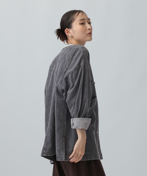 LEPSIM(レプシィム)の「ノーカラーデニムシャツ 629900(シャツ/ブラウス・レディース・ブルー/ライトブルー/ネイビー/ブラック/インディゴブルー・FREE)」の16枚目の写真