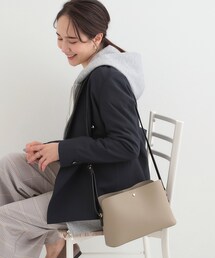 SHOO・LA・RUE | コンパクトながらしっかり入る 一枚革風 3層ショルダーバッグ(ショルダーバッグ)