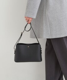 SHOO・LA・RUE | コンパクトながらしっかり入る 一枚革風 3層ショルダーバッグ(ショルダーバッグ)