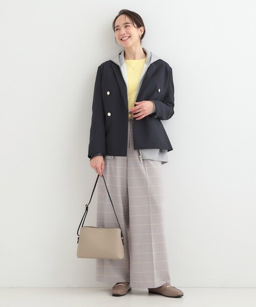 SHOO・LA・RUE（シューラルー）の「コンパクトながらしっかり入る 一枚革風 3層ショルダーバッグ（ショルダーバッグ・レディース・グレー/ブラック/ベージュ系4・00）」の16枚目の写真