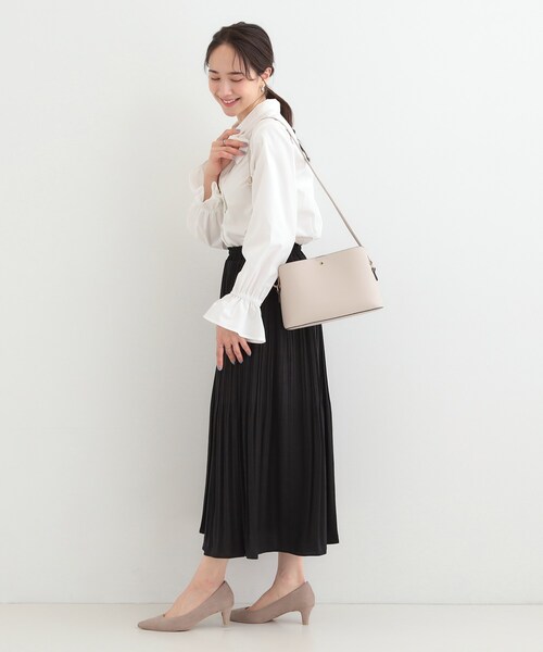 SHOO・LA・RUE（シューラルー）の「コンパクトながらしっかり入る 一枚革風 3層ショルダーバッグ（ショルダーバッグ・レディース・グレー/ブラック/ベージュ系4・00）」の18枚目の写真