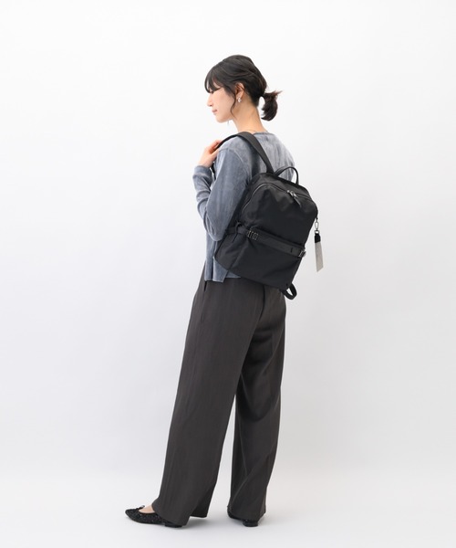 W&.Day/Night(ダブルアンド デイナイト)の「リュックサック リッカ スクエアリュック2 12L A4サイズ 13.3インチPC ボトルホルダー 19151(バックパック/リュック・レディース・アッシュブラウン/スモークピンク/ブラック・FREE)」の6枚目の写真