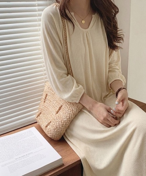 SallyLunn(サリーラン)の「ナチュラルリブソフトワンピース(ワンピース・レディース・ベージュ/アイボリー・LARGE/MEDIUM)」の2枚目の写真