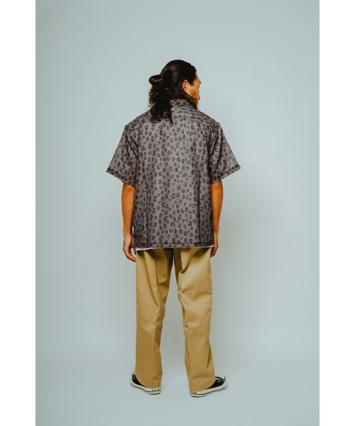 BIG MIKE（ビッグマイク）の「BIG MIKE ビックマイク / レオパード柄 メッシュ オープンカラー 半袖シャツ // 102625551（シャツ/ブラウス・メンズ・サンドベージュ/スミクロ・MEDIUM/X-LARGE/LARGE）」の8枚目の写真