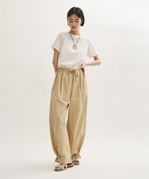 ADAM ET ROPE'(アダムエロペ)の「【WEB限定】撥水ウエストタックイージーパンツ(その他パンツ・レディース・ブラック/ベージュ/ピンク/キナリ・38/36/34)」の7枚目の写真