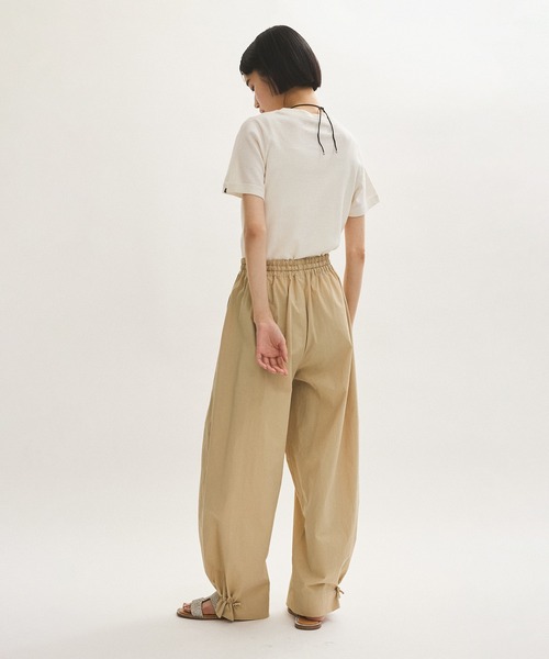 ADAM ET ROPE'(アダムエロペ)の「【WEB限定】撥水ウエストタックイージーパンツ(その他パンツ・レディース・ブラック/ベージュ/ピンク/キナリ・38/36/34)」の8枚目の写真