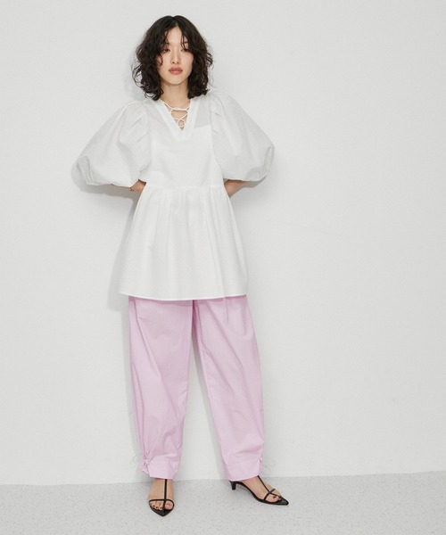 ADAM ET ROPE'(アダムエロペ)の「【WEB限定】撥水ウエストタックイージーパンツ(その他パンツ・レディース・ブラック/ベージュ/ピンク/キナリ・38/36/34)」の12枚目の写真