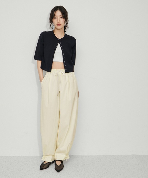 ADAM ET ROPE'(アダムエロペ)の「【WEB限定】撥水ウエストタックイージーパンツ(その他パンツ・レディース・ブラック/ベージュ/ピンク/キナリ・38/36/34)」の13枚目の写真