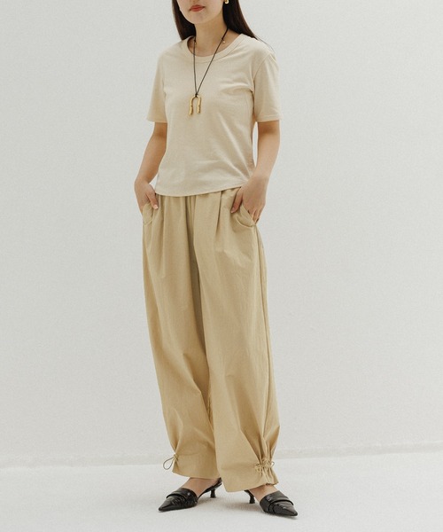 ADAM ET ROPE'(アダムエロペ)の「【WEB限定】撥水ウエストタックイージーパンツ(その他パンツ・レディース・ブラック/ベージュ/ピンク/キナリ・38/36/34)」の15枚目の写真