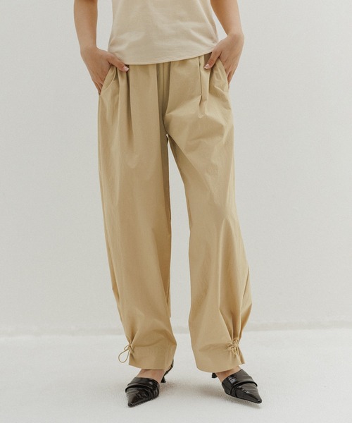 ADAM ET ROPE'(アダムエロペ)の「【WEB限定】撥水ウエストタックイージーパンツ(その他パンツ・レディース・ブラック/ベージュ/ピンク/キナリ・38/36/34)」の16枚目の写真