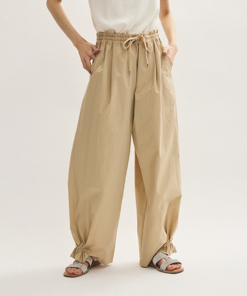 ADAM ET ROPE'(アダムエロペ)の「【WEB限定】撥水ウエストタックイージーパンツ(その他パンツ・レディース・ブラック/ベージュ/ピンク/キナリ・38/36/34)」の17枚目の写真