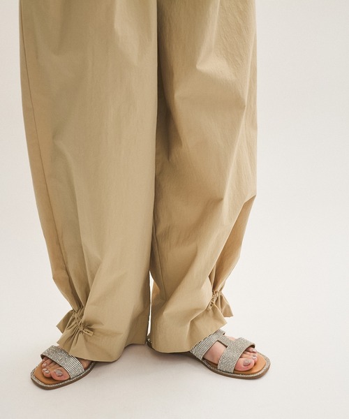 ADAM ET ROPE'(アダムエロペ)の「【WEB限定】撥水ウエストタックイージーパンツ(その他パンツ・レディース・ブラック/ベージュ/ピンク/キナリ・38/36/34)」の19枚目の写真