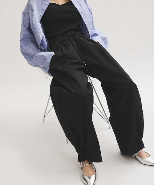 ADAM ET ROPE'(アダムエロペ)の「【WEB限定】撥水ウエストタックイージーパンツ(その他パンツ・レディース・ブラック/ベージュ/ピンク/キナリ・38/36/34)」の21枚目の写真