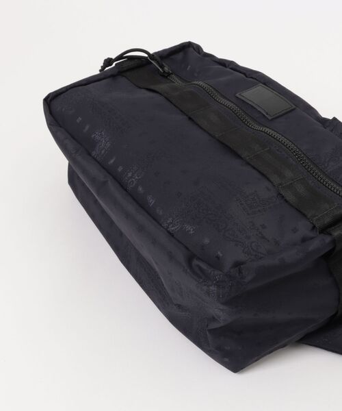 NEW ERA（ニューエラ）の「【NEW ERA/ニューエラ】スクエア ウエストバッグ 7L ネイビーペイズリー（ボディバッグ/ウエストポーチ・メンズ・ネイビー・FREE）」の3枚目の写真
