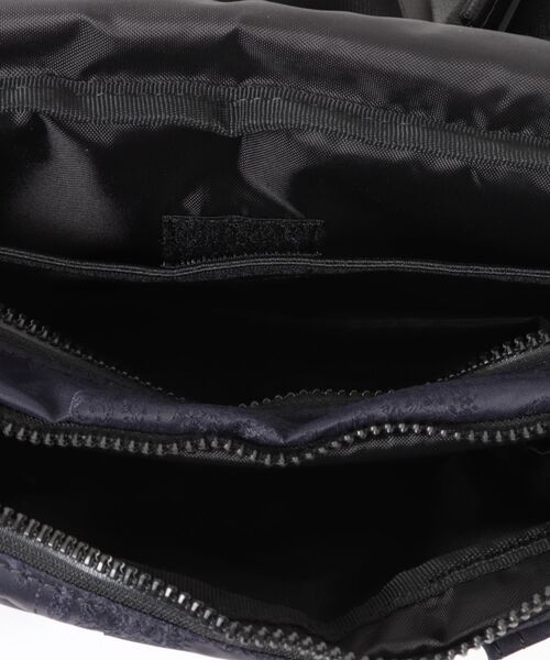 NEW ERA（ニューエラ）の「【NEW ERA/ニューエラ】スクエア ウエストバッグ 7L ネイビーペイズリー（ボディバッグ/ウエストポーチ・メンズ・ネイビー・FREE）」の4枚目の写真