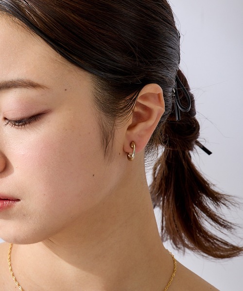 CALIN STANDARD(カリンスタンダード)の「◆金属アレルギー対応◆◆made in japan◆【痛くない】【落ちにくい】【ストレスフリーな着け心地】ニュアンスツイスト グランループフィットイヤリング(イヤリング・レディース・シルバー/ゴールド・FREE)」の14枚目の写真