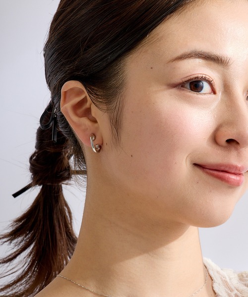 CALIN STANDARD(カリンスタンダード)の「◆金属アレルギー対応◆◆made in japan◆【痛くない】【落ちにくい】【ストレスフリーな着け心地】ニュアンスツイスト グランループフィットイヤリング(イヤリング・レディース・シルバー/ゴールド・FREE)」の8枚目の写真
