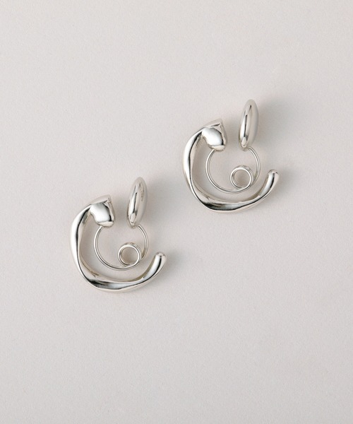 CALIN STANDARD(カリンスタンダード)の「◆金属アレルギー対応◆◆made in japan◆【痛くない】【落ちにくい】【ストレスフリーな着け心地】ニュアンスツイスト グランループフィットイヤリング(イヤリング・レディース・シルバー/ゴールド・FREE)」の4枚目の写真