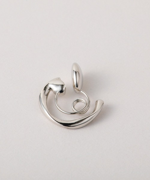CALIN STANDARD(カリンスタンダード)の「◆金属アレルギー対応◆◆made in japan◆【痛くない】【落ちにくい】【ストレスフリーな着け心地】ニュアンスツイスト グランループフィットイヤリング(イヤリング・レディース・シルバー/ゴールド・FREE)」の5枚目の写真