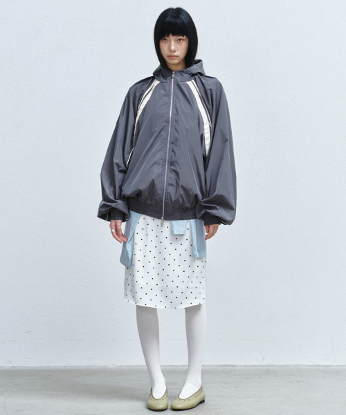 NICK&NICOLE(ニックアンドニコール)の「HOOD WIND ZIP-UP JACKET_CHARCOAL(ブルゾン・レディース・その他・FREE)」の1枚目の写真