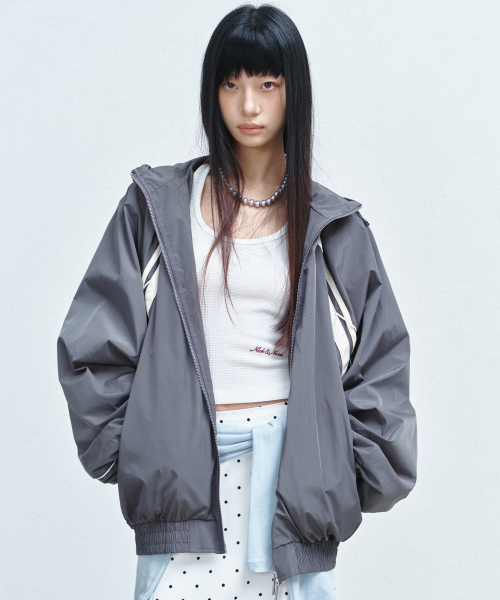 NICK&NICOLE(ニックアンドニコール)の「HOOD WIND ZIP-UP JACKET_CHARCOAL(ブルゾン・レディース・その他・FREE)」の3枚目の写真
